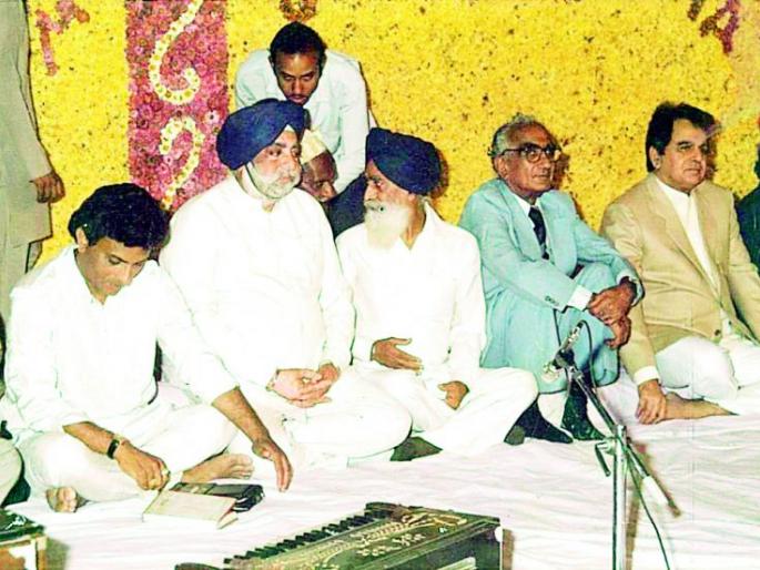 Bhumi Pujan of Waki Darbar was performed by Dilip Kumar | दिलीप कुमार यांच्या हस्ते झाले होते वाकी दरबारचे भूमीपूजन Bhumi Pujan of Waki Darbar was performed by Dilip Kumar | दिलीप कुमार यांच्या हस्ते झाले होते वाकी दरबारचे भूमीपूजन