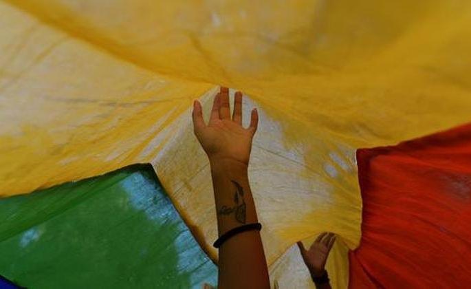 Fighting between transgenders in front of Wadi police station in Nagpur | नागपुरातील वाडी पोलीस ठाण्यासमोर तृतीयपंथियांनी घातला गोंधळ