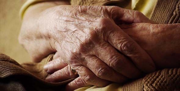 95-year-old grandmother overcomes corona in Sindevahi in Chandrapur district |  चंद्रपूर जिल्ह्यातील सिंदेवाहीत ९५ वर्षांच्या आजीची कोरोनावर मात 95-year-old grandmother overcomes corona in Sindevahi in Chandrapur district |  चंद्रपूर जिल्ह्यातील सिंदेवाहीत ९५ वर्षांच्या आजीची कोरोनावर मात