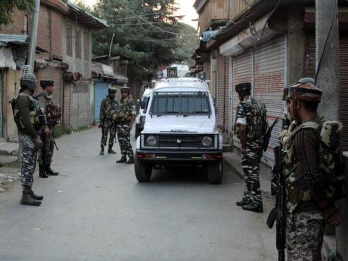 Five militants killed in Kashmir; More than 24 security personnel were injured including the Deputy Superintendent of Police | काश्मिरात तीन चकमकीत ८ अतिरेकी ठार; पोलीस उपाधीक्षकांसह २४ हून अधिक सुरक्षारक्षक जखमी Five militants killed in Kashmir; More than 24 security personnel were injured including the Deputy Superintendent of Police | काश्मिरात तीन चकमकीत ८ अतिरेकी ठार; पोलीस उपाधीक्षकांसह २४ हून अधिक सुरक्षारक्षक जखमी