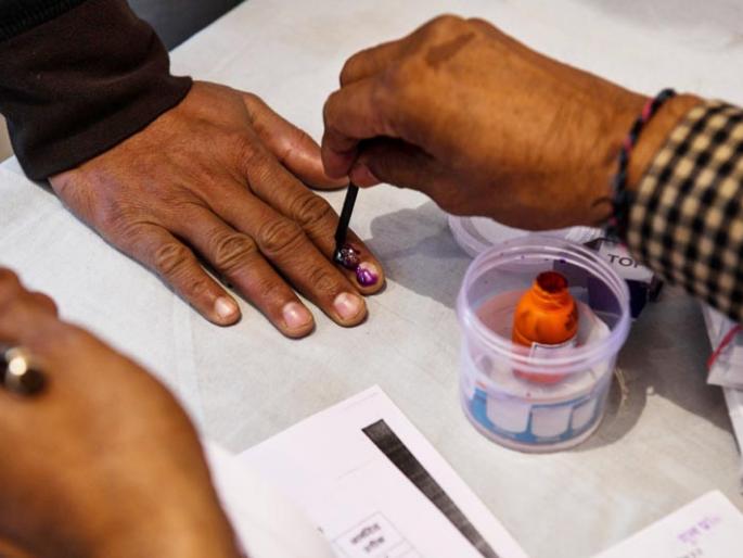 499 ink bottles for voting | Maharashtra Election 2019; मतदानासाठी आल्या १०९३६ शाईच्या बाटल्या 499 ink bottles for voting | Maharashtra Election 2019; मतदानासाठी आल्या १०९३६ शाईच्या बाटल्या