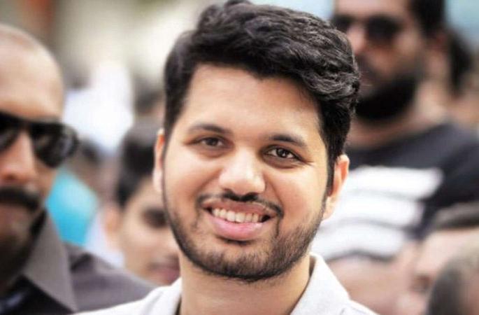 Yuva Sena's Varun Sardesai meets Deputy Chief Minister Fadnavis | युवा सेनेच्या वरुण सरदेसाईंची उपमुख्यमंत्री फडणवीसांशी भेट