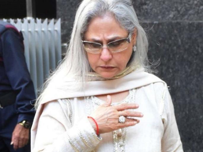 jaya bachchan blasts man for clicking her pic | पुन्हा बरसल्या जया बच्चन! लोकांनी दिला सुनेसारखे ‘कूल’ राहण्याचा सल्ला!! jaya bachchan blasts man for clicking her pic | पुन्हा बरसल्या जया बच्चन! लोकांनी दिला सुनेसारखे ‘कूल’ राहण्याचा सल्ला!!
