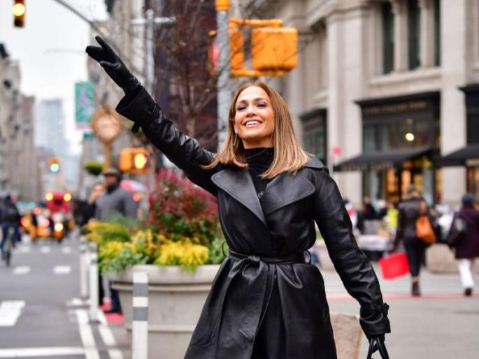 Hollywood actress Jennifer Lopez became casting director for 'Second Act' | हॉलिवूड अभिनेत्री जेनिफर लोपेज बनली कास्टिंग डिरेक्टर, 'सेकंड अॅक्ट'मधील नायकाची केली निवड Hollywood actress Jennifer Lopez became casting director for 'Second Act' | हॉलिवूड अभिनेत्री जेनिफर लोपेज बनली कास्टिंग डिरेक्टर, 'सेकंड अॅक्ट'मधील नायकाची केली निवड