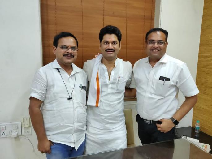 Coronavirus: Dhananjay Munde's PA Prashant Joshi deposited 25 thousand in the Chief Minister's relief Fund pnm | Coronavirus: सामाजिक जाणीवेचे ‘गोड जेवण’; धनंजय मुंडेंच्या पीएकडून आईच्या उत्तरकार्याचा खर्च मुख्यमंत्री सहाय्यता निधीत जमा Coronavirus: Dhananjay Munde's PA Prashant Joshi deposited 25 thousand in the Chief Minister's relief Fund pnm | Coronavirus: सामाजिक जाणीवेचे ‘गोड जेवण’; धनंजय मुंडेंच्या पीएकडून आईच्या उत्तरकार्याचा खर्च मुख्यमंत्री सहाय्यता निधीत जमा