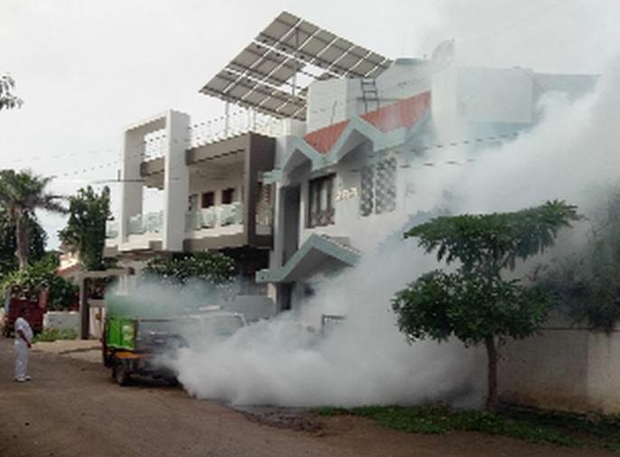 Infection of mosquitoes; Blurring in divisions | डासांचा प्रादुर्भाव; प्रभागांमध्ये धुरळणी