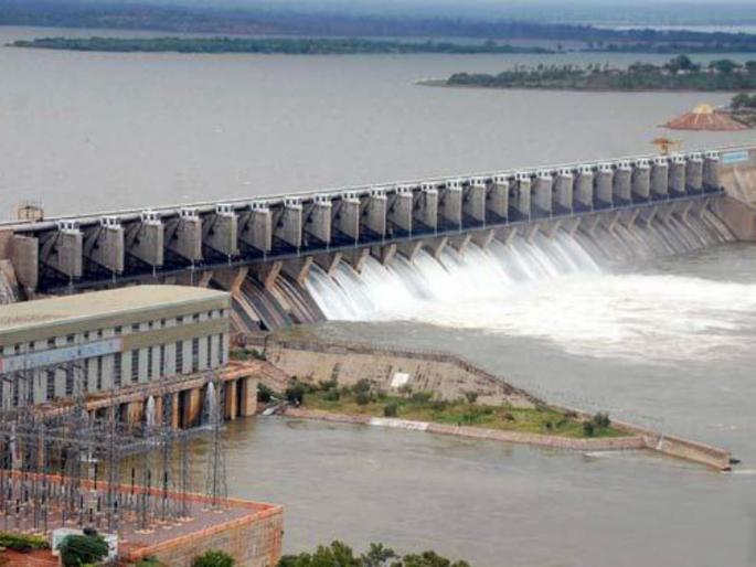 With the increase of water flow, 20 dams of Alatti Dam are opened | पाण्याचा प्रवाह वाढल्याने आलमट्टी धरणाचे २० दरवाजे उघडले With the increase of water flow, 20 dams of Alatti Dam are opened | पाण्याचा प्रवाह वाढल्याने आलमट्टी धरणाचे २० दरवाजे उघडले