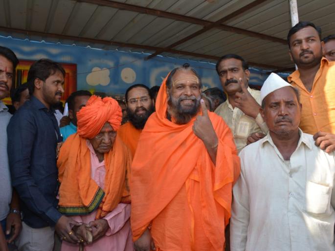 BJP Candidate jai sidheshwar swami never did voting before 2019 lok sabha elction | जयसिद्धेश्वर महाराजांनी आयुष्यात पहिल्यांदाच केलं मतदान, कारण... BJP Candidate jai sidheshwar swami never did voting before 2019 lok sabha elction | जयसिद्धेश्वर महाराजांनी आयुष्यात पहिल्यांदाच केलं मतदान, कारण...