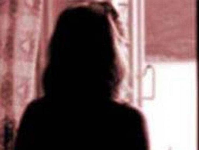 Accused accused of raping and inciting suicide arrested after 10 years | बलात्कार करुन आत्महत्येस प्रवृत्त केले, दहा वर्षांपासुन फरार असलेल्या आरोपीला अटक Accused accused of raping and inciting suicide arrested after 10 years | बलात्कार करुन आत्महत्येस प्रवृत्त केले, दहा वर्षांपासुन फरार असलेल्या आरोपीला अटक