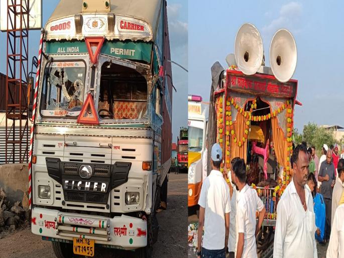 Four were killed in an accident in Dindi when a container ran into it | दिंडीत भरधाव कंटेनर घुसला; चार वारकरी ठार तर आठ जण जखमी Four were killed in an accident in Dindi when a container ran into it | दिंडीत भरधाव कंटेनर घुसला; चार वारकरी ठार तर आठ जण जखमी
