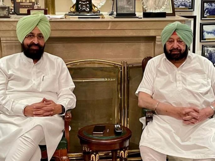 Amarinder Singh's big game to stop Navjyot singh Sidhu; Shaking hands with a opponent Pratap singh Bajwa | Punjab Politics: सिद्धूंना रोखण्यासाठी अमरिंदर सिंगांची मोठी खेळी; कट्टर विरोधकाशीच केली हातमिळवणी