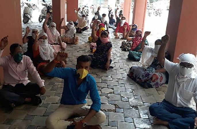 Remove illegal encroachments | नियमबाह्य अतिक्रमण काढा Remove illegal encroachments | नियमबाह्य अतिक्रमण काढा