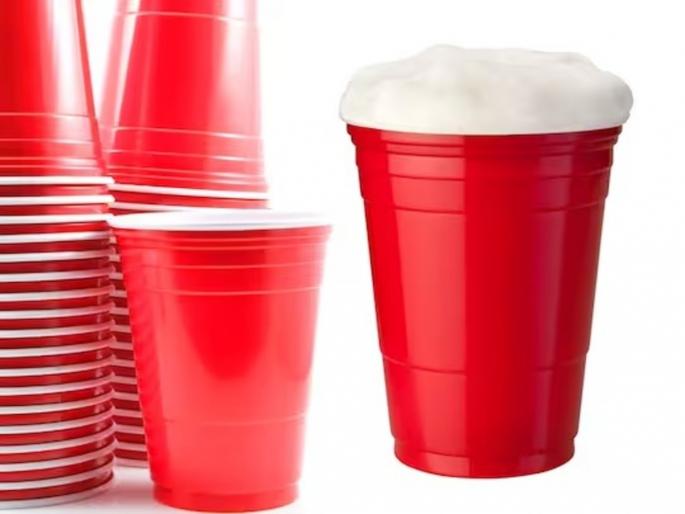 Know the reason why there is a lines made on plastic cups | प्लास्टिकच्या ग्लासवर लाइन्स का बनलेल्या असतात? जाणून घ्या कारण... Know the reason why there is a lines made on plastic cups | प्लास्टिकच्या ग्लासवर लाइन्स का बनलेल्या असतात? जाणून घ्या कारण...
