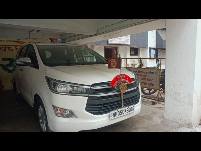 KDMC commissioner's car chased by contract driver, commissioner ordered action | कंत्राटी चालकाकडून केडीएमसी आयुक्तांच्या गाडीचा पाठलाग, आयुक्तांनी दिले कारवाईची आदेश KDMC commissioner's car chased by contract driver, commissioner ordered action | कंत्राटी चालकाकडून केडीएमसी आयुक्तांच्या गाडीचा पाठलाग, आयुक्तांनी दिले कारवाईची आदेश