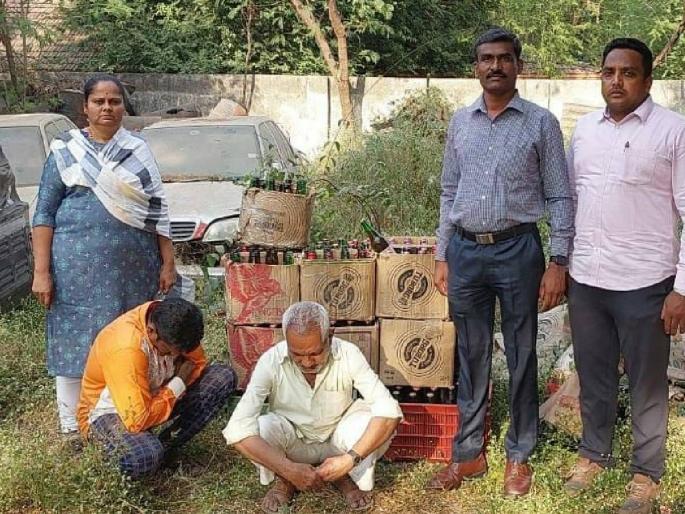 Hand kiln in Tillehal in Solapur district have been destroyed | तिल्लेहाळमधील हातभट्ट्या उध्वस्त; किराणा दुकानातील फ्रुट बिअर जप्त, एक्साईजची मोठी कारवाई  Hand kiln in Tillehal in Solapur district have been destroyed | तिल्लेहाळमधील हातभट्ट्या उध्वस्त; किराणा दुकानातील फ्रुट बिअर जप्त, एक्साईजची मोठी कारवाई