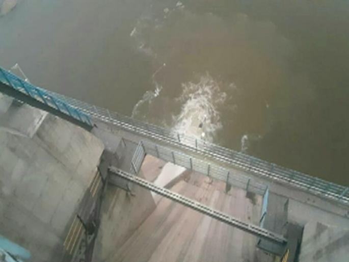 Finally, water from Panipat, left from Akkalpada | अखेर अक्कलपाडातून सोडले पांझरेत पाणी