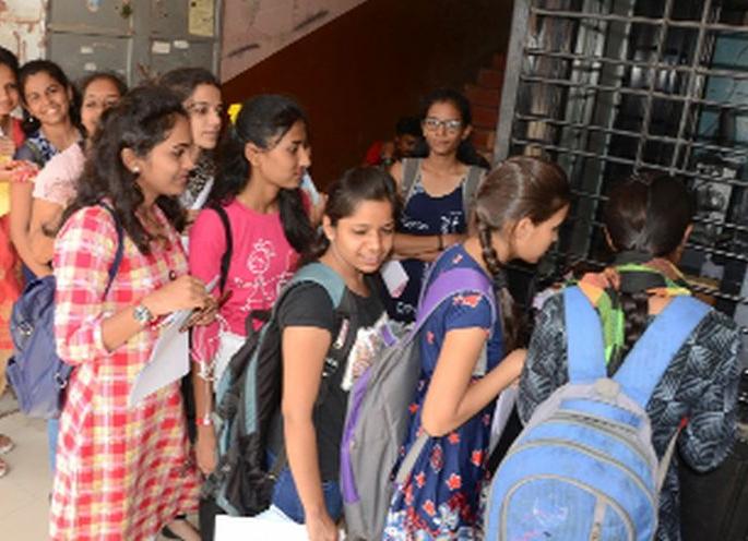  Continuous entry of eleventh to Dhule | धुळ्यात अकरावीची प्रवेश प्रक्रिया सुरू