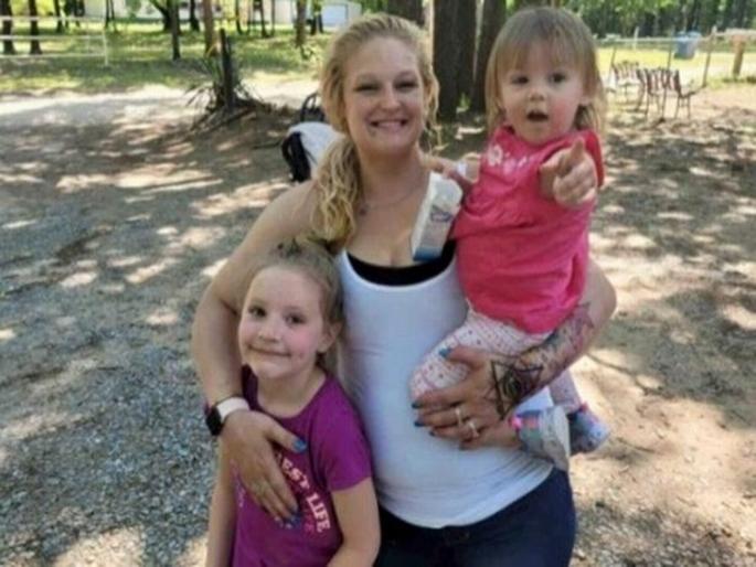 Oklahoma man kills wife and 1 year old daughter in murder suicide nine months after Rs 14.4 crore lottery win | Shocking! १४ कोटींची लॉटरी जिंकल्यावर ९ महिन्यांनी पतीने पत्नी-मुलीची केली हत्या, नंतर केली आत्महत्या Oklahoma man kills wife and 1 year old daughter in murder suicide nine months after Rs 14.4 crore lottery win | Shocking! १४ कोटींची लॉटरी जिंकल्यावर ९ महिन्यांनी पतीने पत्नी-मुलीची केली हत्या, नंतर केली आत्महत्या