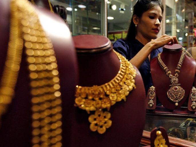 Gold will get more shine, loan up to 90% announced | सोन्याला मिळणार अधिक चकाकी, ९० टक्क्यांपर्यंत कर्ज मिळण्याची घोषणा Gold will get more shine, loan up to 90% announced | सोन्याला मिळणार अधिक चकाकी, ९० टक्क्यांपर्यंत कर्ज मिळण्याची घोषणा