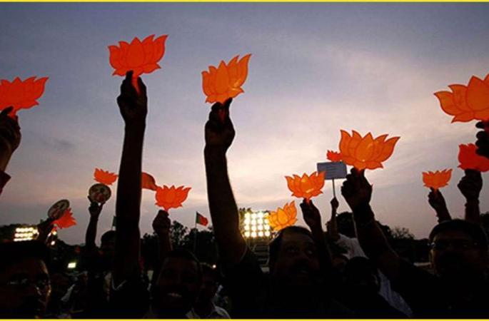 334 BJP voters on a trip, no one in the hands of Congress | भाजपचे ३३४ मतदार सहलीला, काँग्रेसच्या हाती कुणी लागेना 334 BJP voters on a trip, no one in the hands of Congress | भाजपचे ३३४ मतदार सहलीला, काँग्रेसच्या हाती कुणी लागेना