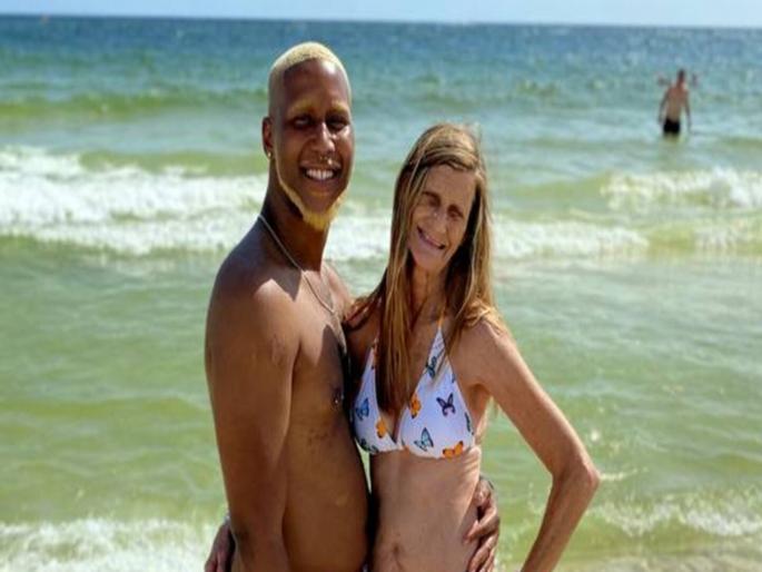 Grandmother of 17 is engaged to man 37 years younger | बाबो! १७ नातवंडांची आज्जी पडली प्रेमात, ३७ वर्षाने लहान तरूणासोबत करणार लग्न... Grandmother of 17 is engaged to man 37 years younger | बाबो! १७ नातवंडांची आज्जी पडली प्रेमात, ३७ वर्षाने लहान तरूणासोबत करणार लग्न...