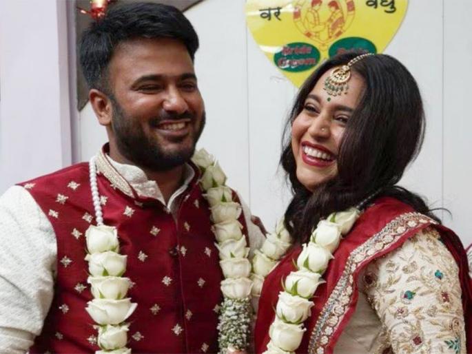swara bhasker fahad ahmad unique wedding card viral shows shah rukh khan connect inqlaab zindabad | Swara Bhasker Wedding Card: स्वरा-फहादचं अनोखं वेडिंग कार्ड, छापली कधी नव्हे अशी हटके लग्नपत्रिका swara bhasker fahad ahmad unique wedding card viral shows shah rukh khan connect inqlaab zindabad | Swara Bhasker Wedding Card: स्वरा-फहादचं अनोखं वेडिंग कार्ड, छापली कधी नव्हे अशी हटके लग्नपत्रिका