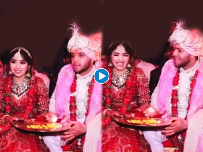 Viral Video : Panditji told the groom in front of bride never go to the den of drunkards | पंडित नवरदेवाला म्हणाला - 'दारूच्या अडड्यावर कधी जाऊ नको'; पार पडेपर्यंत हसू लागली नवरी Viral Video : Panditji told the groom in front of bride never go to the den of drunkards | पंडित नवरदेवाला म्हणाला - 'दारूच्या अडड्यावर कधी जाऊ नको'; पार पडेपर्यंत हसू लागली नवरी