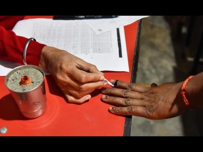 So far, 11 people have got the honor of MP from Wardha Constituency, two have a hat trick | वर्धा मतदारसंघातून आतापर्यंत ११ जणांना मिळाला खासदारकीचा मान, दोघांची हॅट्ट्रिक So far, 11 people have got the honor of MP from Wardha Constituency, two have a hat trick | वर्धा मतदारसंघातून आतापर्यंत ११ जणांना मिळाला खासदारकीचा मान, दोघांची हॅट्ट्रिक