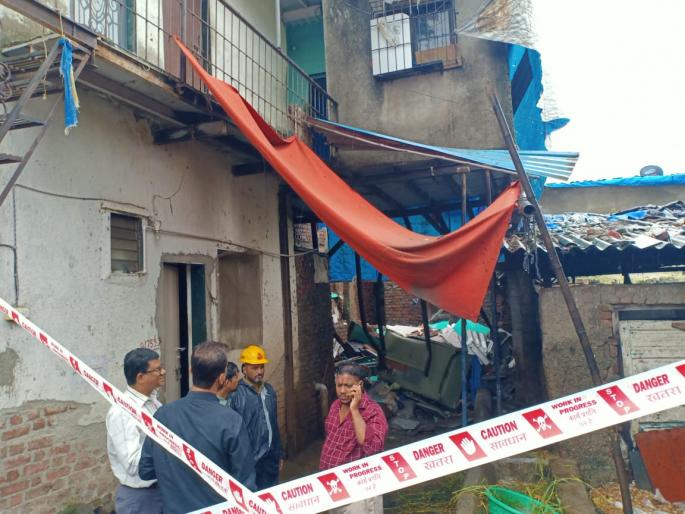 Part of a house collapsed in Rabodi area of Thane; no injuries | ठाण्यातील राबोडी परिसरात घराचा काही भाग कोसळला; सुदैवाने कुठलीही दुखापत नाही Part of a house collapsed in Rabodi area of Thane; no injuries | ठाण्यातील राबोडी परिसरात घराचा काही भाग कोसळला; सुदैवाने कुठलीही दुखापत नाही