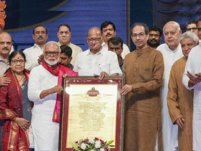 Every time Shivsena has to go to court, waiting for the moment of battle; Uddhav Thackeray's challenge in Bhujbal's program to Eknath Shinde | दरवेळी कोर्टात जावे लागते, लढाईच्या क्षणाची वाट बघतोय; उद्धव ठाकरेंचे भुजबळांच्या कार्यक्रमात आव्हान Every time Shivsena has to go to court, waiting for the moment of battle; Uddhav Thackeray's challenge in Bhujbal's program to Eknath Shinde | दरवेळी कोर्टात जावे लागते, लढाईच्या क्षणाची वाट बघतोय; उद्धव ठाकरेंचे भुजबळांच्या कार्यक्रमात आव्हान