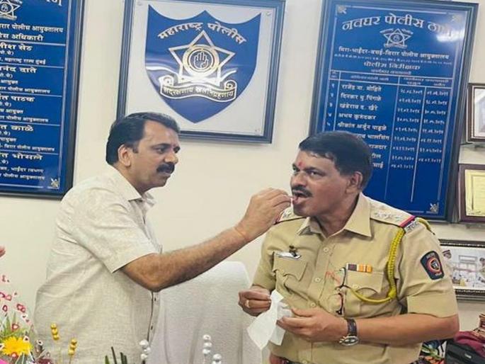 Narendra Mehta's cake eaten by senior police inspector; The Commissioner of Police ordered an inquiry | नरेंद्र मेहतांचा केक वरिष्ठ पोलीस निरीक्षकास भोवण्याची शक्यता; पोलीस आयुक्तांनी दिले चौकशीचे आदेश Narendra Mehta's cake eaten by senior police inspector; The Commissioner of Police ordered an inquiry | नरेंद्र मेहतांचा केक वरिष्ठ पोलीस निरीक्षकास भोवण्याची शक्यता; पोलीस आयुक्तांनी दिले चौकशीचे आदेश