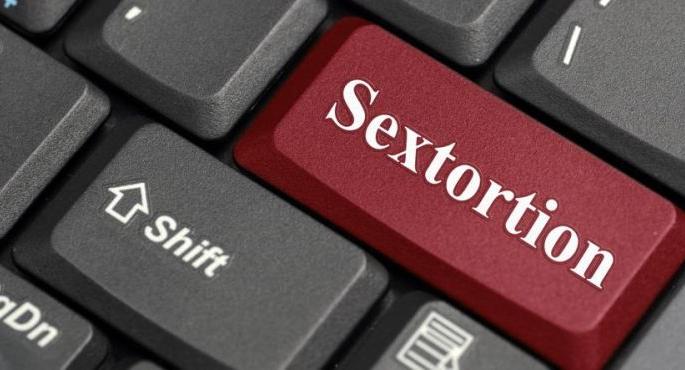 ‘Sextortion’ is a new funda of cyber criminals; Nude video calls and blackmailing! | ‘सेक्सटॉर्शन’ सायबर भामट्यांचा नवा फंडा; नग्न व्हिडीओ कॉल अन् ब्लॅकमेलिंग!