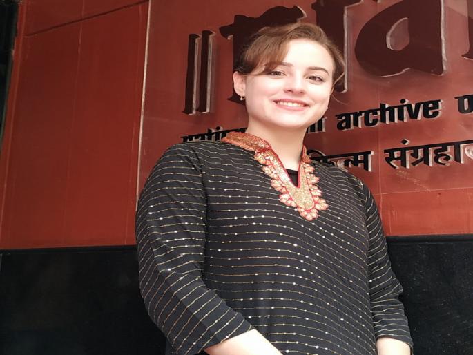American girl in love of '' Bollywood '' | अमेरिकन तरूणीला केले  ‘बॉलिवूड’ ने घायाळ American girl in love of '' Bollywood '' | अमेरिकन तरूणीला केले  ‘बॉलिवूड’ ने घायाळ