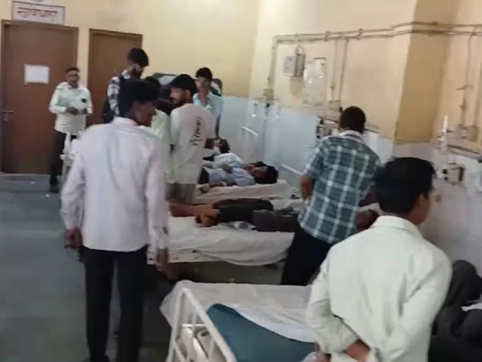 dausa 90 children fall sick after eating midday meal government school admitted hospital | निष्काळजीपणाचा कळस! सरकारी शाळेत मध्यान्ह भोजन खाल्ल्यानंतर ९० मुलं पडली आजारी dausa 90 children fall sick after eating midday meal government school admitted hospital | निष्काळजीपणाचा कळस! सरकारी शाळेत मध्यान्ह भोजन खाल्ल्यानंतर ९० मुलं पडली आजारी