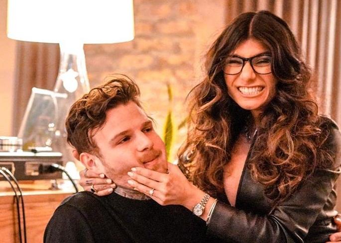 mia khalifa adulta star gets married to robert sandberg check out video-ram | मिया खलिफाने गुपचूप उरकले लग्न? समोर आला व्हिडीओ mia khalifa adulta star gets married to robert sandberg check out video-ram | मिया खलिफाने गुपचूप उरकले लग्न? समोर आला व्हिडीओ