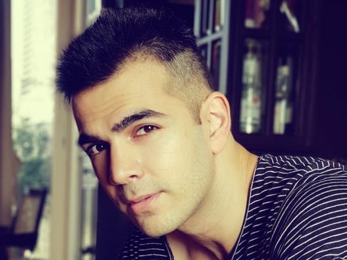 amid corona virus lockdown karan v grover had a haircut by himself at home-ram | Lockdown : या अभिनेत्याने स्वत:च कापले स्वत:चे केस, नवा लूक पाहून चाहते क्रेजी amid corona virus lockdown karan v grover had a haircut by himself at home-ram | Lockdown : या अभिनेत्याने स्वत:च कापले स्वत:चे केस, नवा लूक पाहून चाहते क्रेजी
