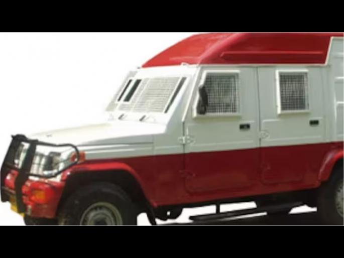 Patna driver of cash van absconded with crore rupees icici bank atm loot | ड्रायव्हर दीड कोटी रूपयांपेक्षा जास्त रक्कम घेऊन फरार, पैशांनी भरलेली कॅश व्हॅन घेऊन गायब Patna driver of cash van absconded with crore rupees icici bank atm loot | ड्रायव्हर दीड कोटी रूपयांपेक्षा जास्त रक्कम घेऊन फरार, पैशांनी भरलेली कॅश व्हॅन घेऊन गायब