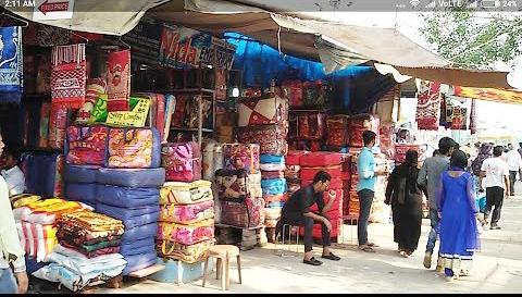 Big losses for small traders ... but people's lives are also important! | छोट्या व्यापाºयांचे मोठे नुकसान...पण लोकांचा जीवही महत्त्वाचा ! Big losses for small traders ... but people's lives are also important! | छोट्या व्यापाºयांचे मोठे नुकसान...पण लोकांचा जीवही महत्त्वाचा !