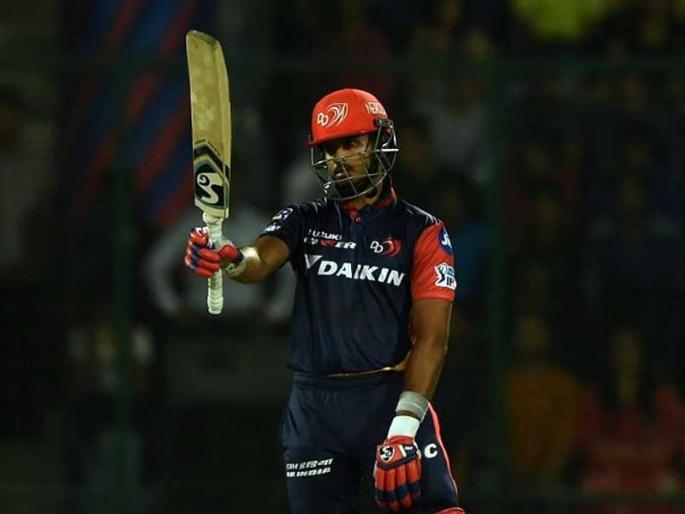 IPL 2018: When Shreyas IYER'S six in front of gambhir | IPL 2018 : जेव्हा श्रेयस अय्यरचा षटकार गंभीरच्या समोर पडतो तेव्हा...