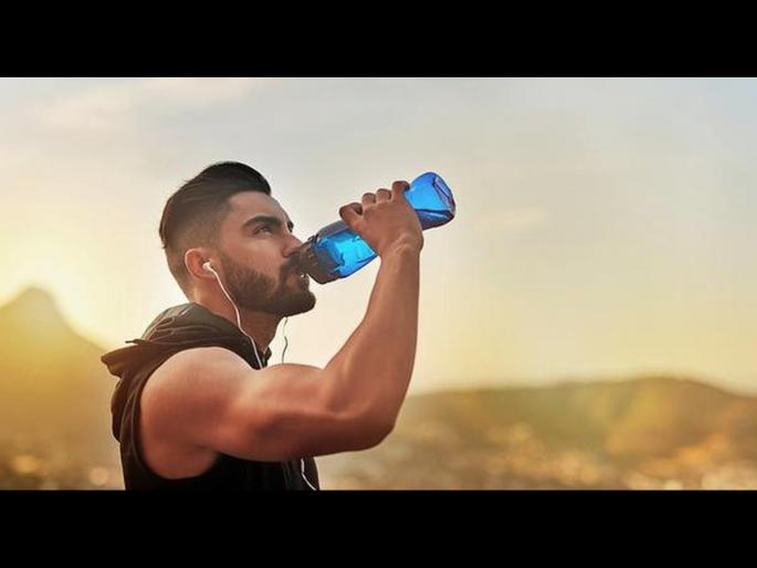 Drinking too much water also causes damage, know what to avoid! | प्रमाणापेक्षा जास्त पाणी प्यायल्यानेही होतं नुकसान, जाणून घ्या काय टाळावं! Drinking too much water also causes damage, know what to avoid! | प्रमाणापेक्षा जास्त पाणी प्यायल्यानेही होतं नुकसान, जाणून घ्या काय टाळावं!