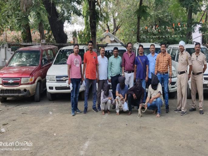 Inter-district four-wheeler stealing gang arrested, 5 stolen vehicle seized | चारचाकी वाहने चोरणारी आंतरजिल्हा टोळी जेरबंद, पाच वाहने जप्त Inter-district four-wheeler stealing gang arrested, 5 stolen vehicle seized | चारचाकी वाहने चोरणारी आंतरजिल्हा टोळी जेरबंद, पाच वाहने जप्त