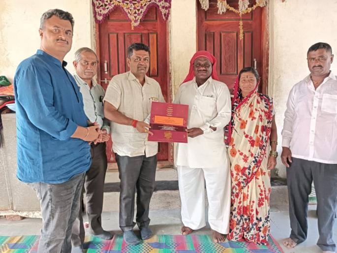 Invitation to four people from Solapur for the inauguration ceremony in Ayodhya | अयोध्येतील प्राणप्रतिष्ठापना सोहळ्यास सोलापुरातील चार जणांना निमंत्रण Invitation to four people from Solapur for the inauguration ceremony in Ayodhya | अयोध्येतील प्राणप्रतिष्ठापना सोहळ्यास सोलापुरातील चार जणांना निमंत्रण