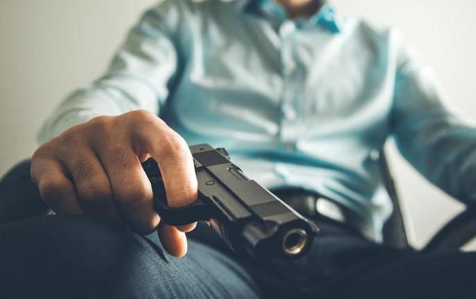 CRPF jawans also die after wife's suicide; Swearing at himself | पत्नीच्या आत्महत्येनंतर सीआरपीएफ जवानानेही संपविले जीवन; स्वत:वर झाडली गाेळी CRPF jawans also die after wife's suicide; Swearing at himself | पत्नीच्या आत्महत्येनंतर सीआरपीएफ जवानानेही संपविले जीवन; स्वत:वर झाडली गाेळी