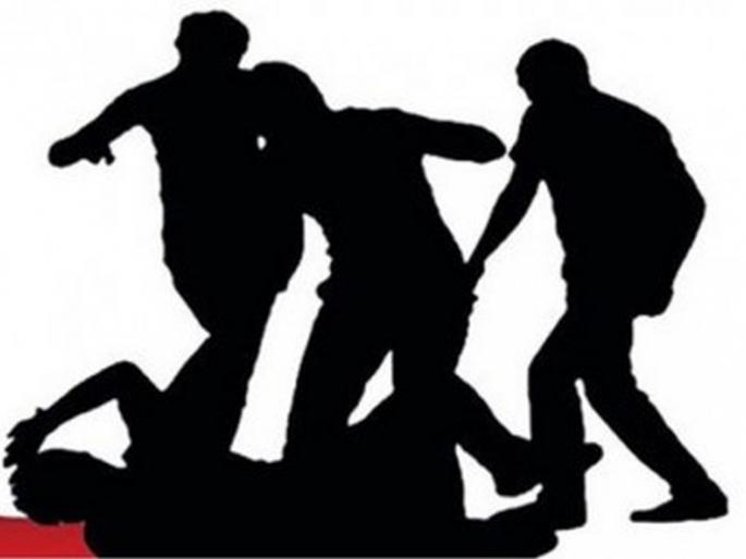 The member of the Central Committee was considered a thief by the people; beaten in Khamgaon | केंद्रीय समितीच्या सदस्याला लोक भुरटा चोर समजले; खामगावात मारहाण The member of the Central Committee was considered a thief by the people; beaten in Khamgaon | केंद्रीय समितीच्या सदस्याला लोक भुरटा चोर समजले; खामगावात मारहाण