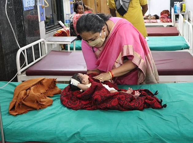 Inquiry into the Condition of girl by the Minister Yashomati Thakur | महिला बालविकास मंत्र्यांकडून ‘त्या’ चिमुकल्याच्या प्रकृतीची चौकशी