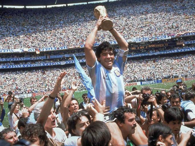 Veteran Argentine footballer Diego Maradona dies | दिएगो मॅरेडोना यांचे निधन, फुटबॉलच्या एका युगाची अखेर... Veteran Argentine footballer Diego Maradona dies | दिएगो मॅरेडोना यांचे निधन, फुटबॉलच्या एका युगाची अखेर...