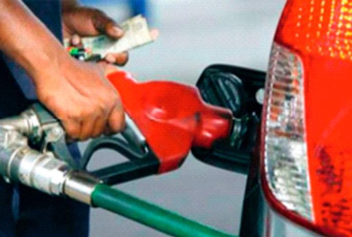 Petrol is now in the hundreds | पेट्रोलची वाटचाल आता शंभरीकडे Petrol is now in the hundreds | पेट्रोलची वाटचाल आता शंभरीकडे