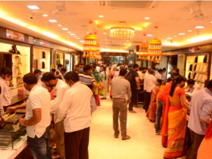 After Dussehra, it was time for consumers to buy gold | दसरानंतर साधला ग्राहकांनी सोने खरेदीचा मुहूर्त