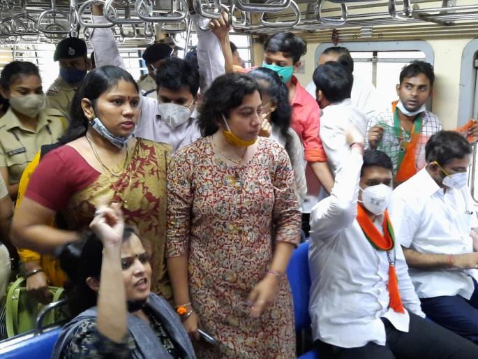 BJP's agitation for local travel led by MLA Niranjan Davkhare and Sanjay Kelkar | आमदार निरंजन डावखरे, संजय केळकर यांच्या नेतृत्वात लोकल प्रवासासाठी भाजपाचे आंदोलन BJP's agitation for local travel led by MLA Niranjan Davkhare and Sanjay Kelkar | आमदार निरंजन डावखरे, संजय केळकर यांच्या नेतृत्वात लोकल प्रवासासाठी भाजपाचे आंदोलन