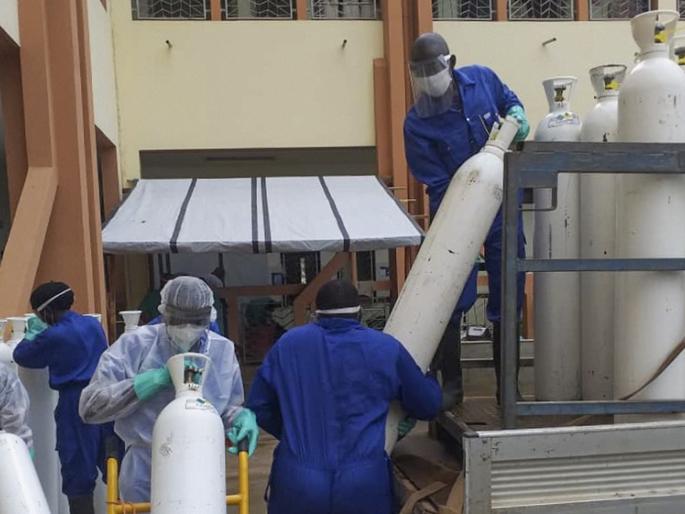 Karnataka raises prices; Solapur's 'Oxygen' depends on Pune | कर्नाटकने भाव वाढविले; सोलापूरचे ‘ऑक्सिजन ’ पुण्याच्या भरवशावर